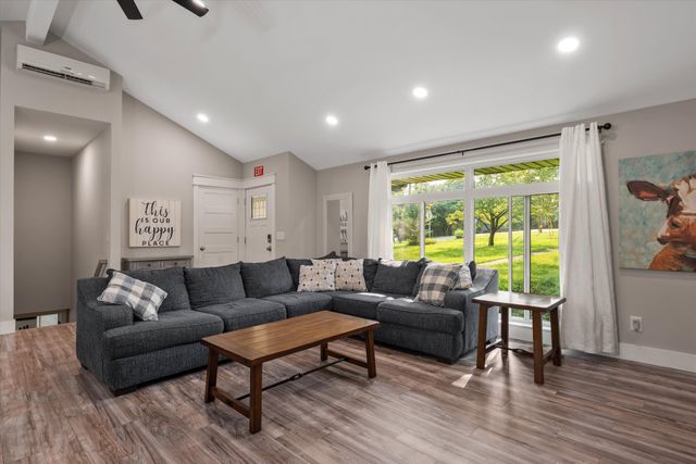 2498 Center Point Rd, Hendersonville, TN 37075