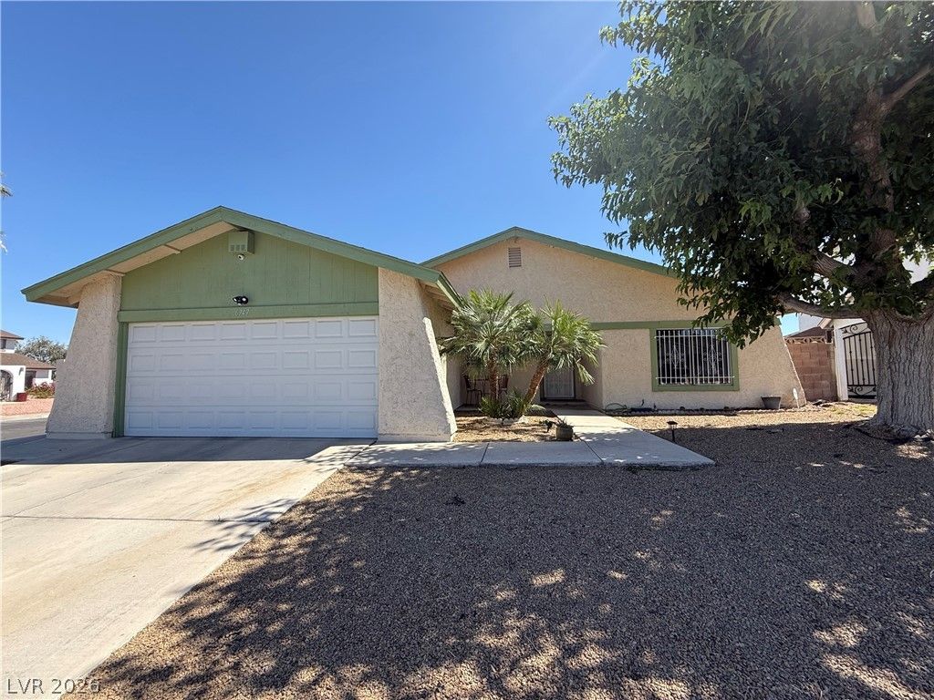 6747 Grandola Drive, Las Vegas, NV 89103
