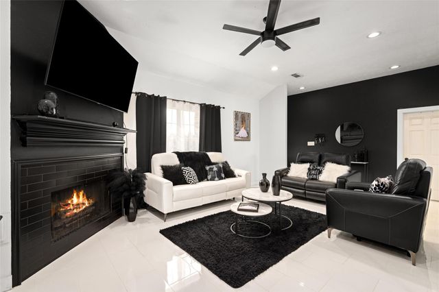 6209 E Fm 1462 Road, Rosharon, TX 77583