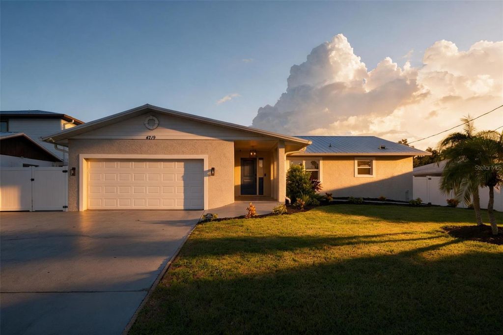 4219 2ND AVENUE NE, BRADENTON, FL 34208 — exterior