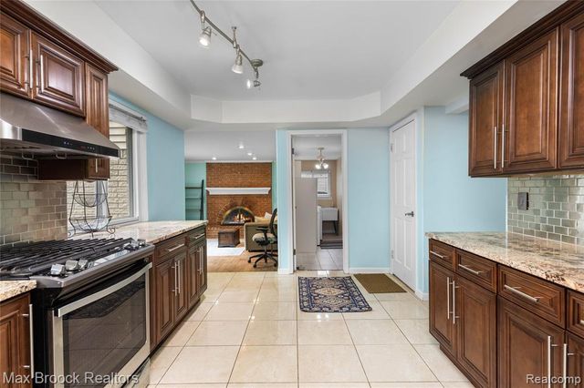 2312 Hillcrescent Drive, Troy, MI 48085