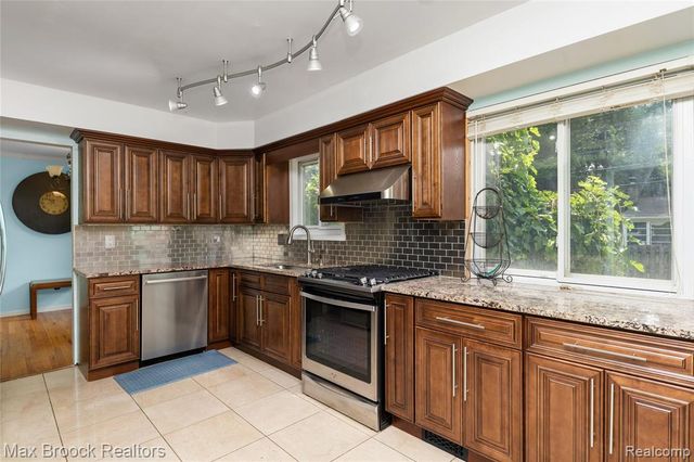 2312 Hillcrescent Drive, Troy, MI 48085