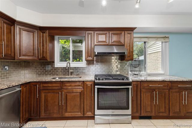 2312 Hillcrescent Drive, Troy, MI 48085