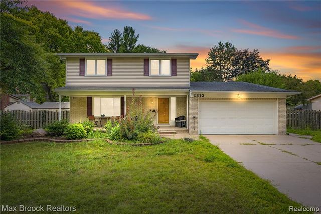 2312 Hillcrescent Drive, Troy, MI 48085