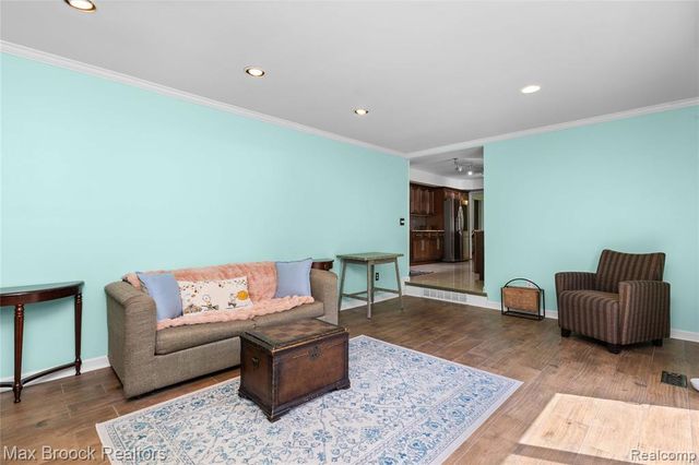 2312 Hillcrescent Drive, Troy, MI 48085