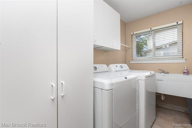 2312 Hillcrescent Drive, Troy, MI 48085