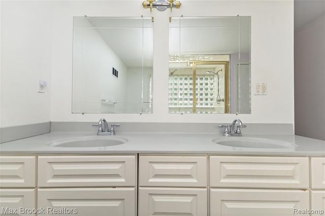 2312 Hillcrescent Drive, Troy, MI 48085