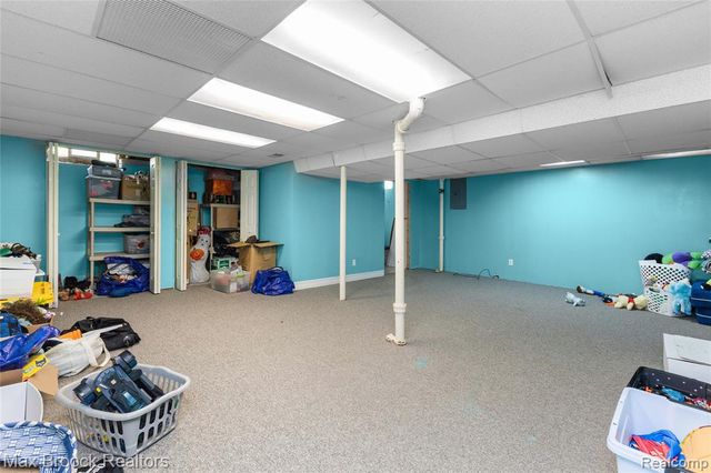 2312 Hillcrescent Drive, Troy, MI 48085