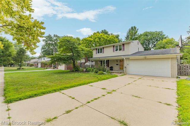 2312 Hillcrescent Drive, Troy, MI 48085