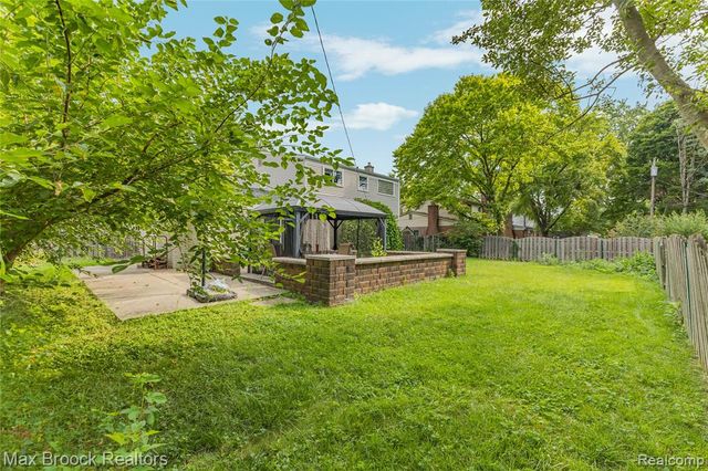 2312 Hillcrescent Drive, Troy, MI 48085