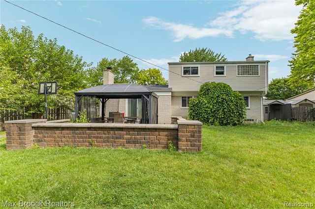 2312 Hillcrescent Drive, Troy, MI 48085