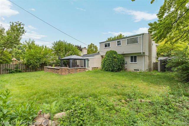 2312 Hillcrescent Drive, Troy, MI 48085