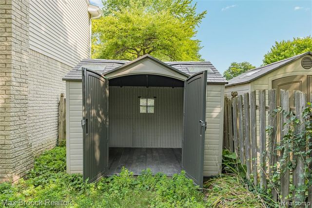 2312 Hillcrescent Drive, Troy, MI 48085