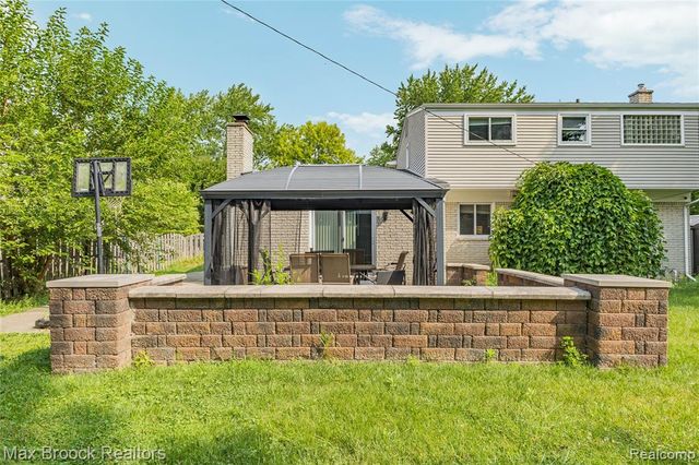 2312 Hillcrescent Drive, Troy, MI 48085