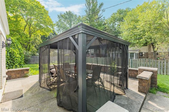 2312 Hillcrescent Drive, Troy, MI 48085