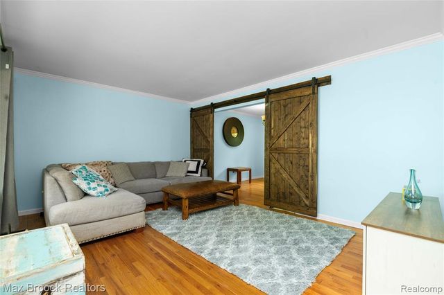 2312 Hillcrescent Drive, Troy, MI 48085