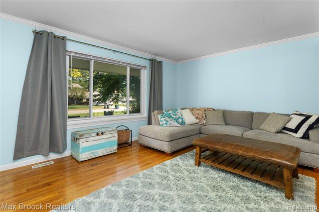 2312 Hillcrescent Drive, Troy, MI 48085