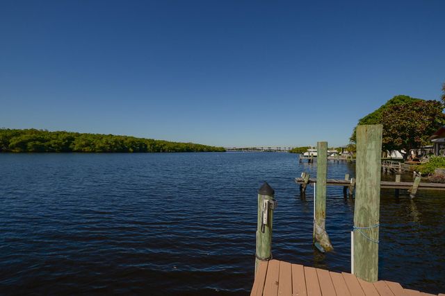 110 SW Hideaway Place, Stuart, FL 34994