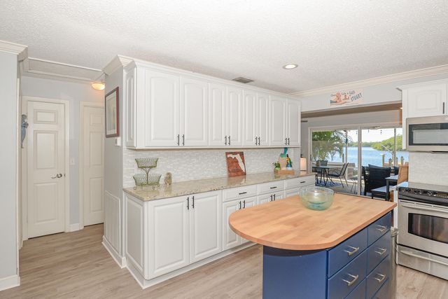 110 SW Hideaway Place, Stuart, FL 34994