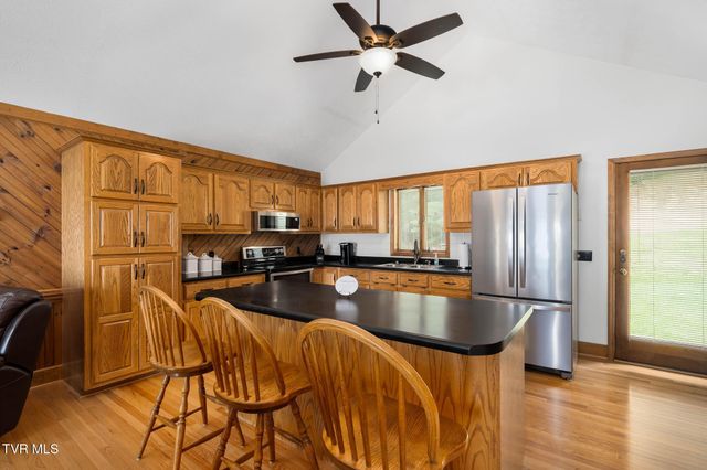 196 Hiddenwood Drive, Mountain City, TN 37683