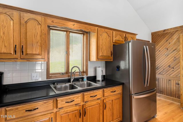 196 Hiddenwood Drive, Mountain City, TN 37683