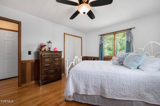 196 Hiddenwood Drive, Mountain City, TN 37683