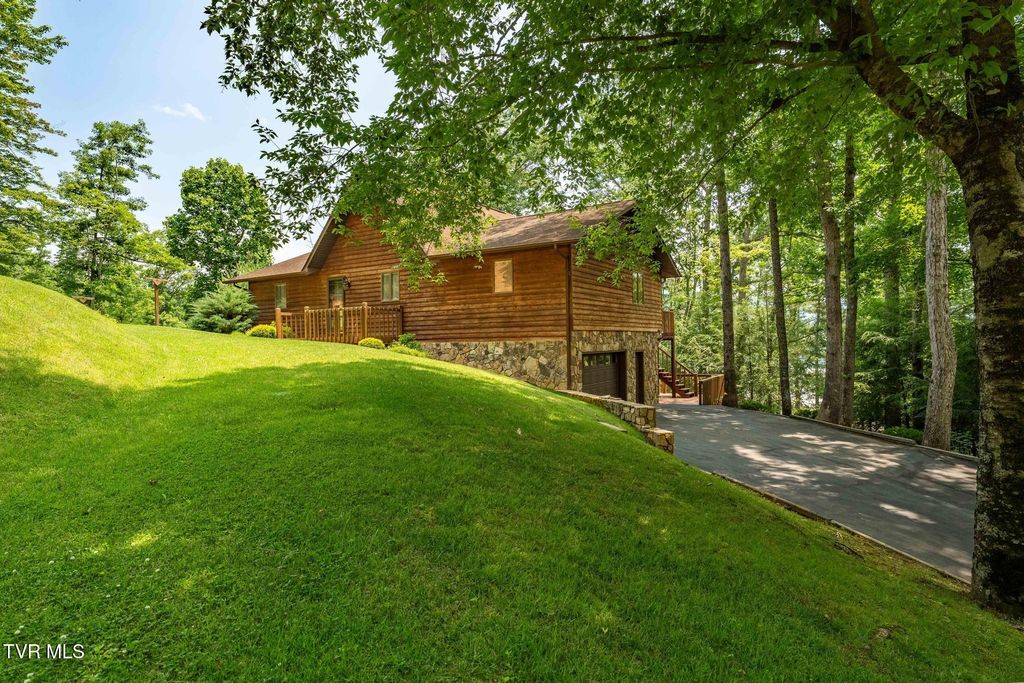 196 Hiddenwood Drive, Mountain City, TN 37683