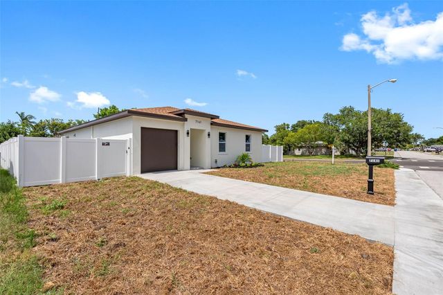 7141 IVANHOE DRIVE, Port Richey, FL 34668