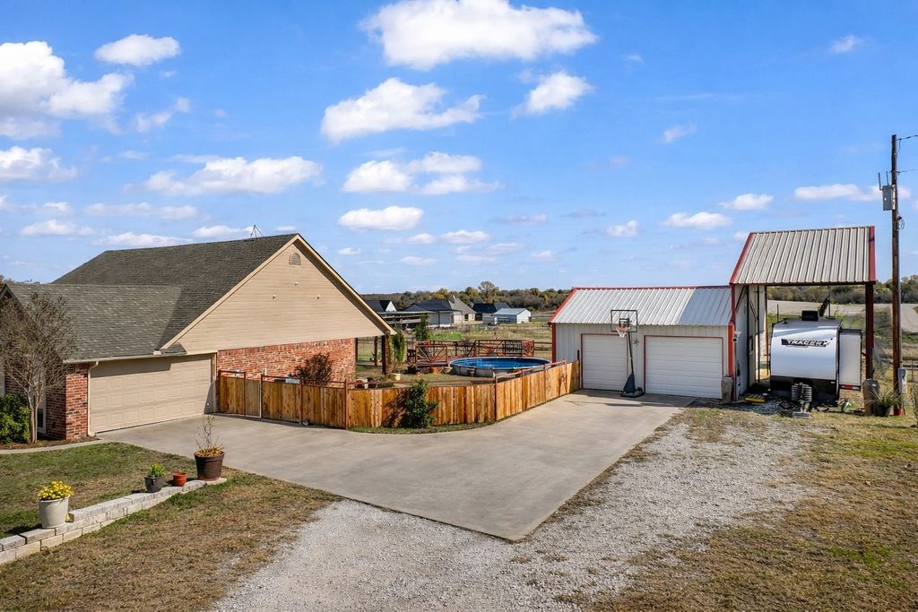737 County Road 4699, Boyd, TX 76023 — photo 2