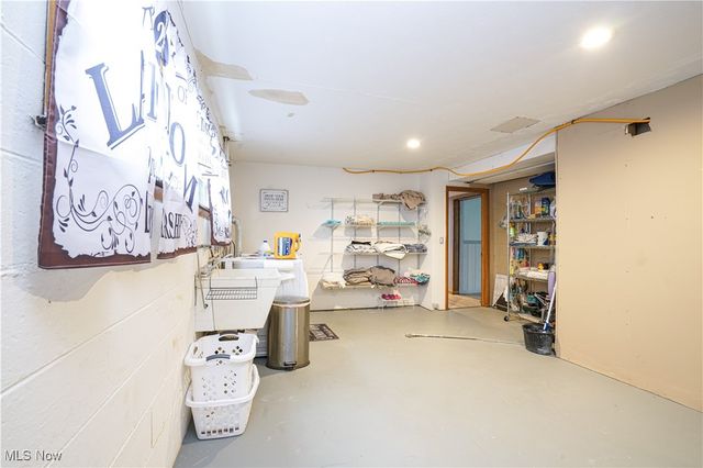 906 Westview Drive, Belpre, OH 45714