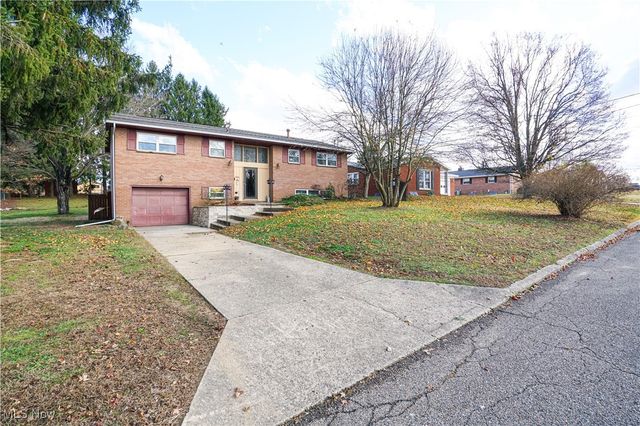 906 Westview Drive, Belpre, OH 45714