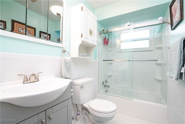 906 Westview Drive, Belpre, OH 45714