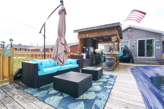 906 Westview Drive, Belpre, OH 45714