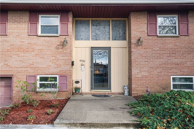 906 Westview Drive, Belpre, OH 45714