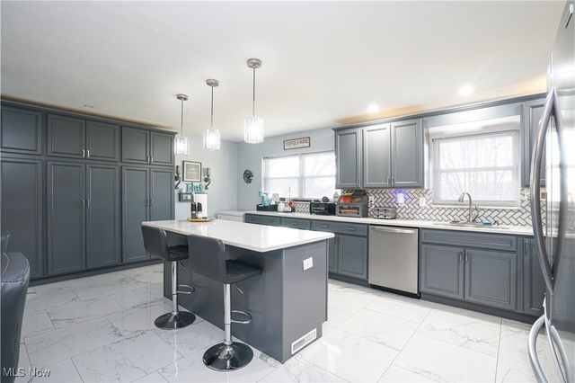 906 Westview Drive, Belpre, OH 45714