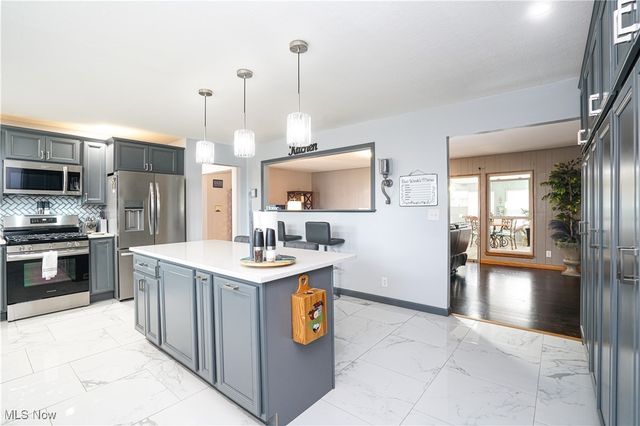 906 Westview Drive, Belpre, OH 45714