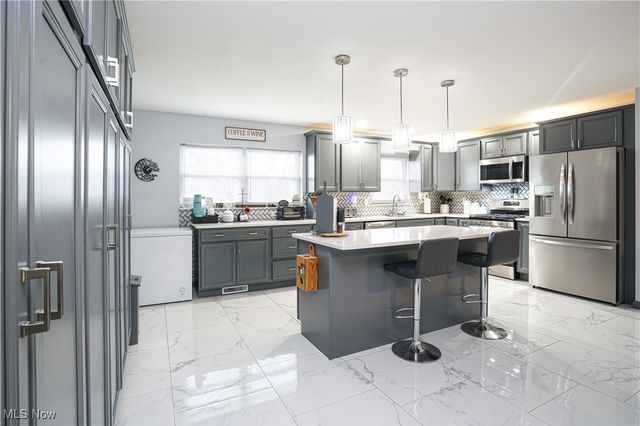 906 Westview Drive, Belpre, OH 45714