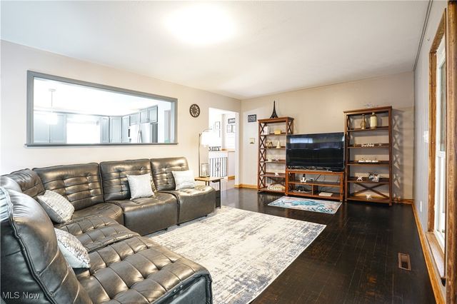 906 Westview Drive, Belpre, OH 45714