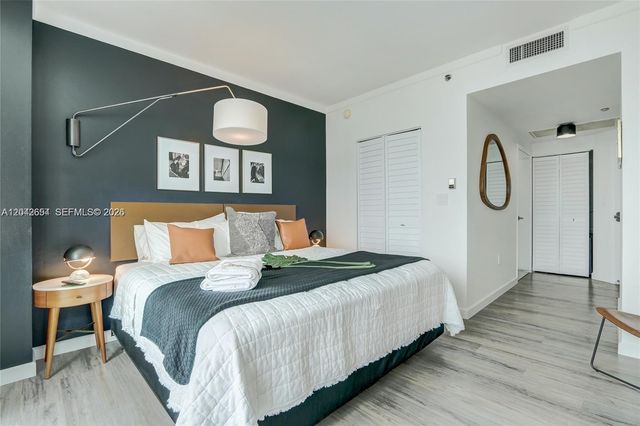 2889 Mcfarlane Rd 1811, Miami, FL 33133