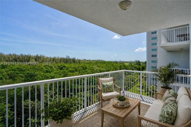 15051 Royal Oaks Ln 503, North Miami, FL 33181