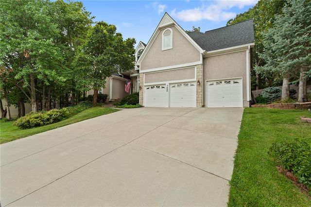 7560 Eicher Drive, Shawnee, KS 66217