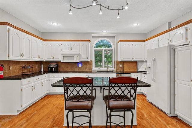 7560 Eicher Drive, Shawnee, KS 66217