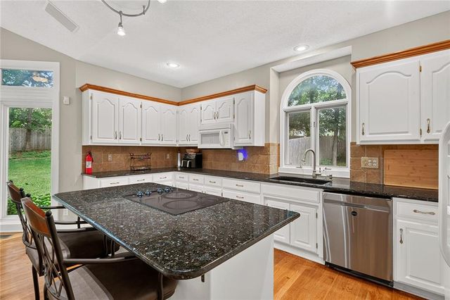 7560 Eicher Drive, Shawnee, KS 66217