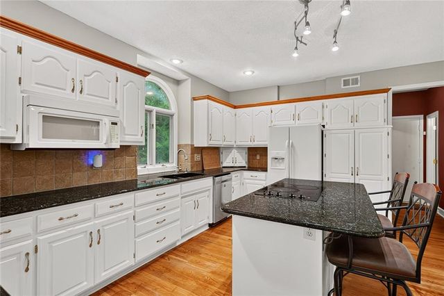 7560 Eicher Drive, Shawnee, KS 66217