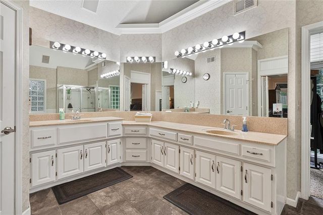 7560 Eicher Drive, Shawnee, KS 66217