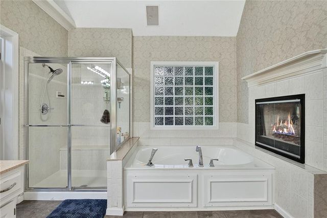 7560 Eicher Drive, Shawnee, KS 66217