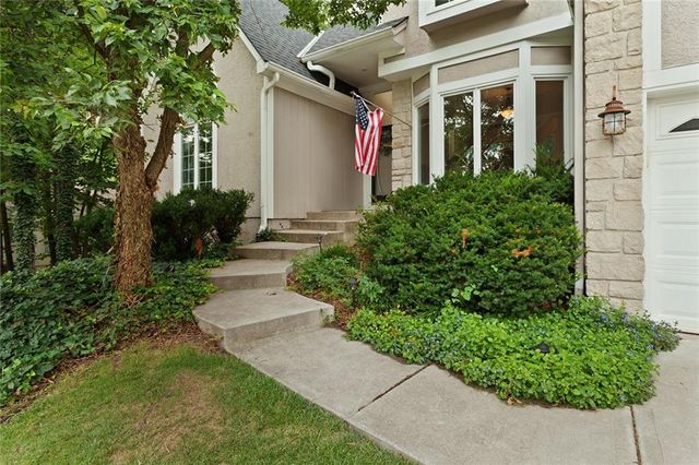 7560 Eicher Drive, Shawnee, KS 66217