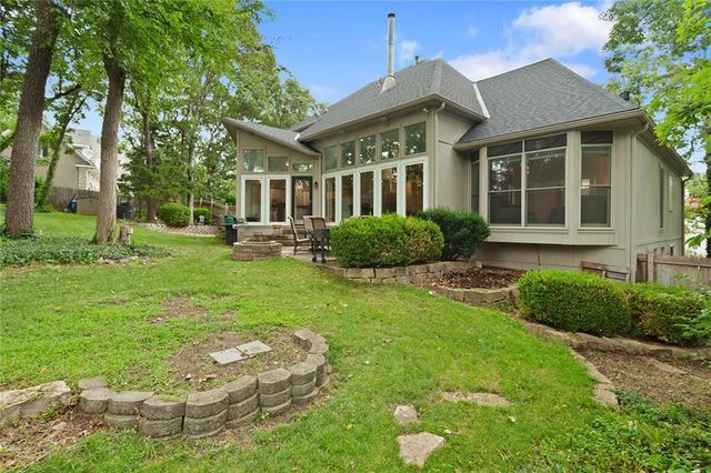 7560 Eicher Drive, Shawnee, KS 66217