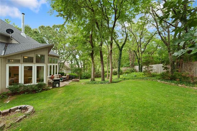 7560 Eicher Drive, Shawnee, KS 66217