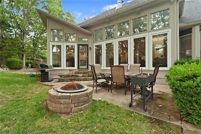 7560 Eicher Drive, Shawnee, KS 66217